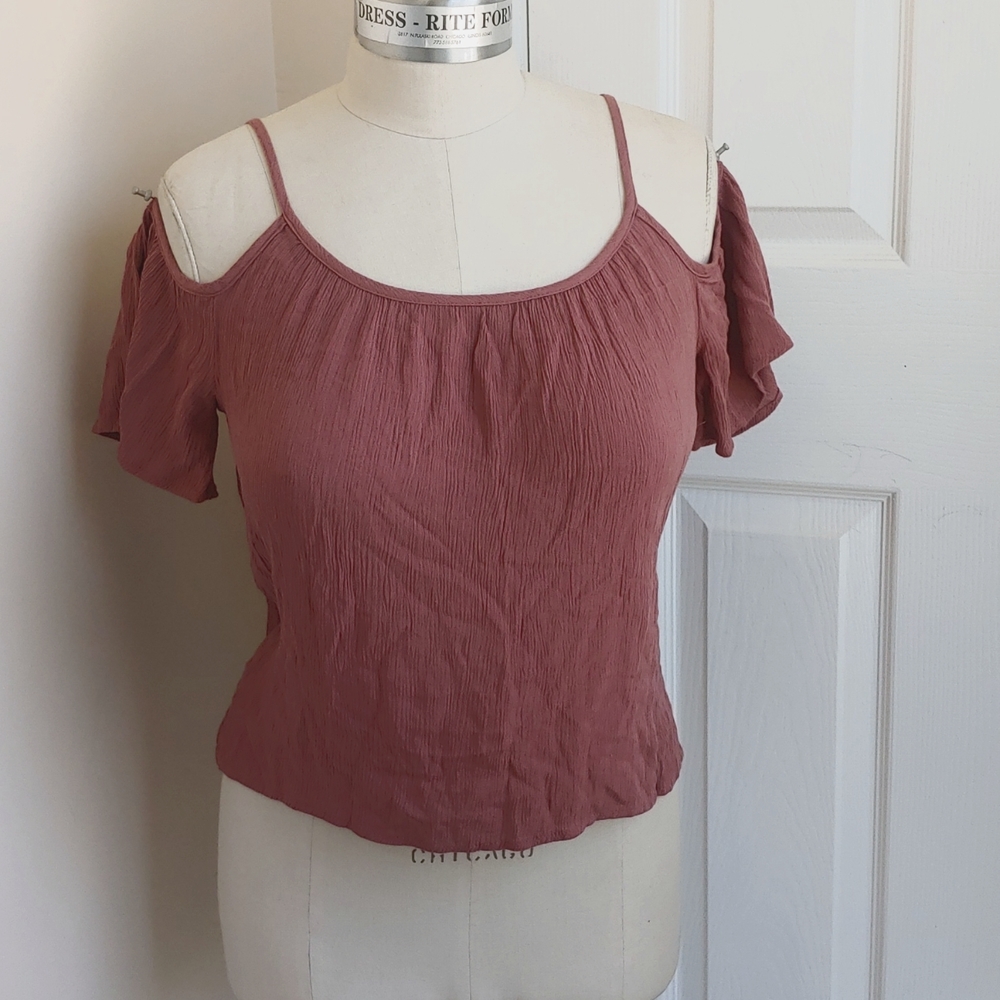 Cold shoulder flowy summer top